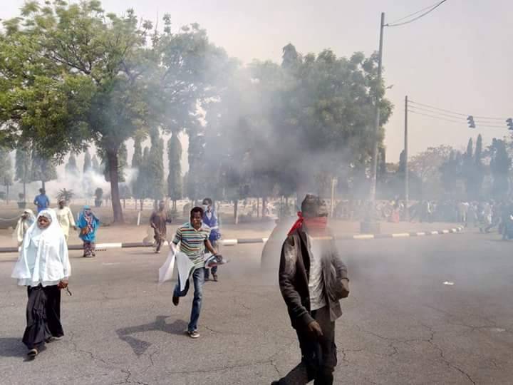 free zakzaky protest in abuja, police teargas